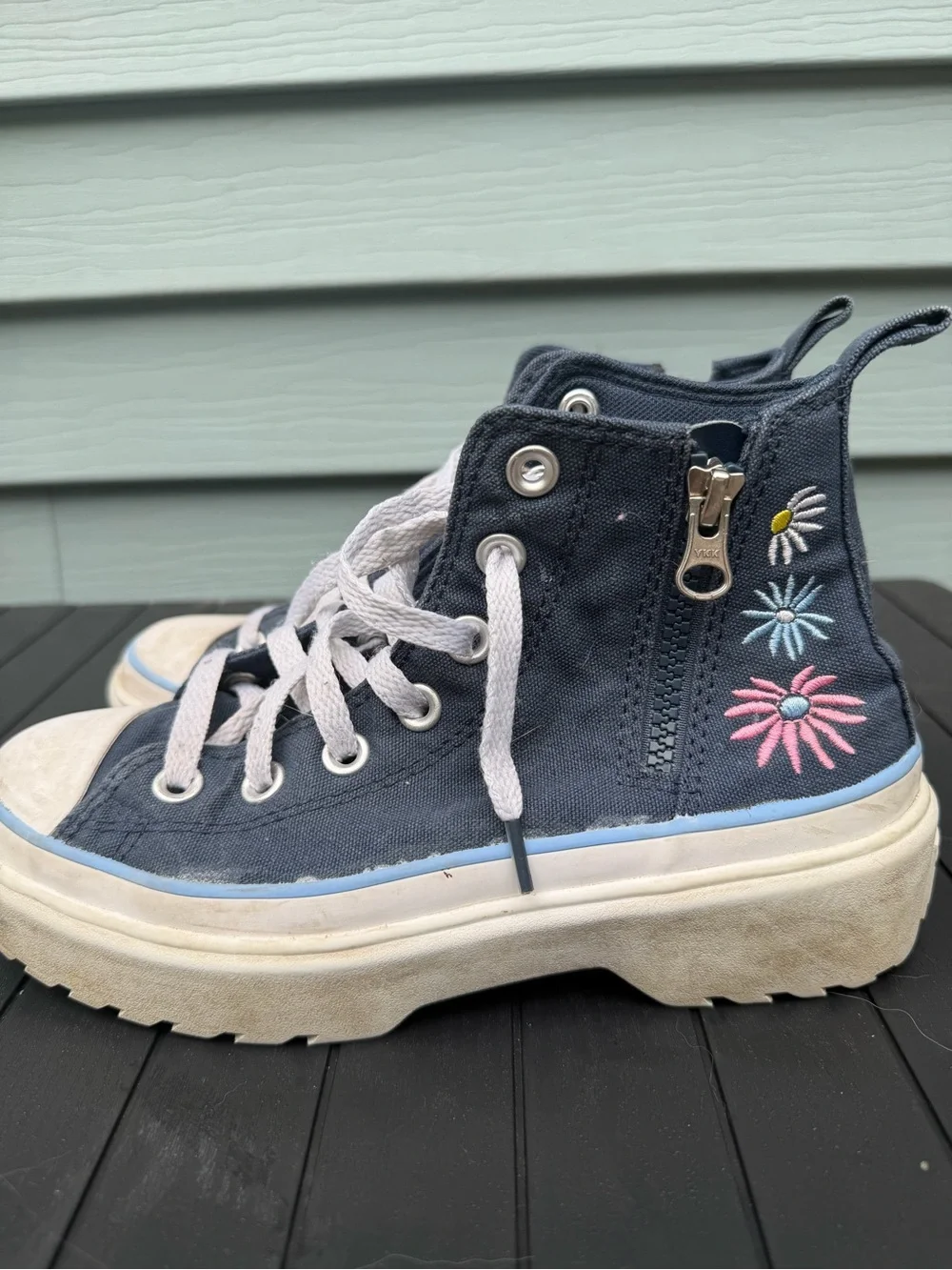 Converse Chuck Taylor All Star Lugged Lift Platform Easy-On Floral Embroidery 3